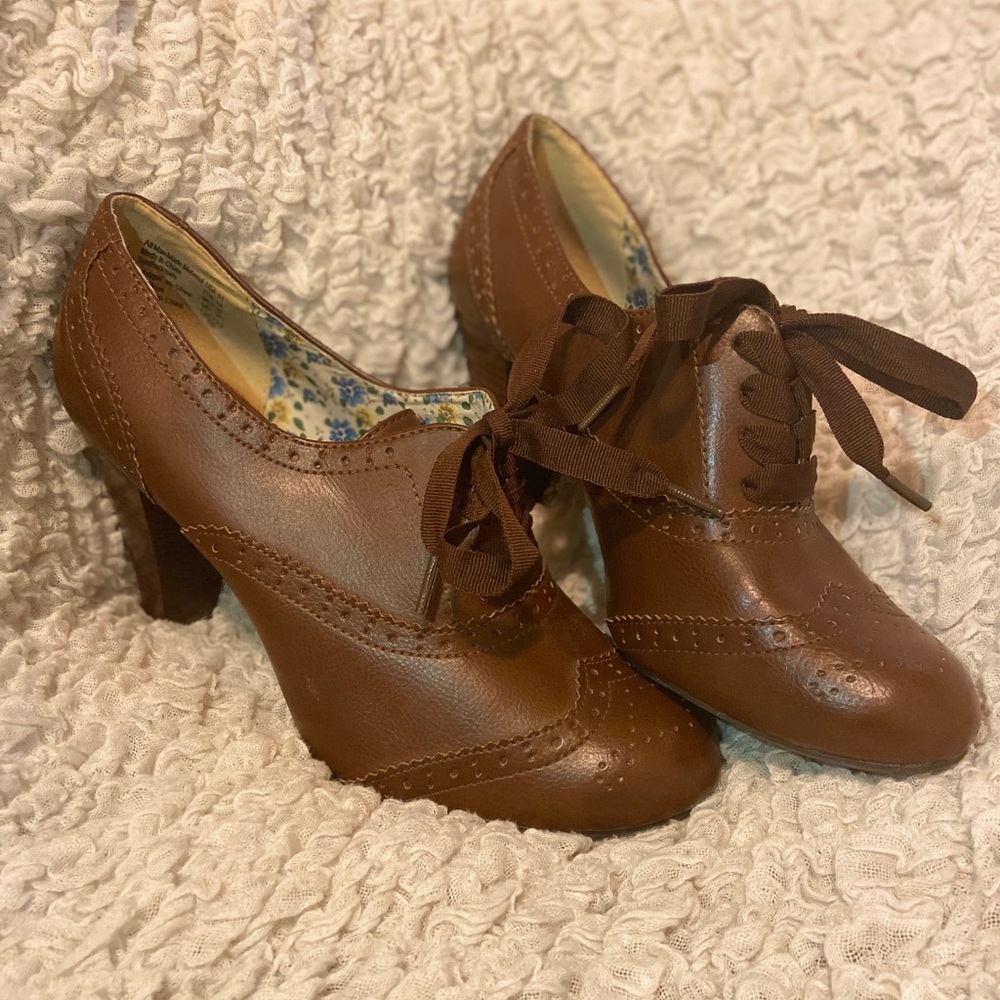 American Eagle Lace Up Booties✨